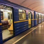 v-metro-kieva-ograbili-zhenschinu-prjamo-v-vagone-poezda_rect_3fb4ab2051e4f81abc4c465d18486347