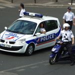 1280px-Police_préparant_l’arrivée_d’une_manifestation