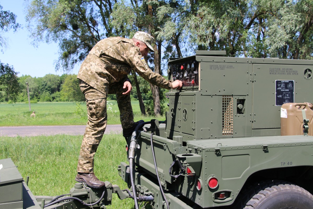 An tpq 50. РЛС контрбатарейной борьбы an/TPQ-36. Станция контрбатарейной борьбы an/TPQ-36. Контрбатарейные радары an/TPQ-36. РЛС an/TPQ-36.