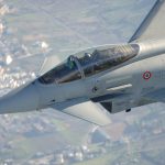 eurofighter-typhoon-mnogotselevoi-istrebitel-vvs-italii-kokp