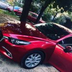 Mazda 3 червоного кольору