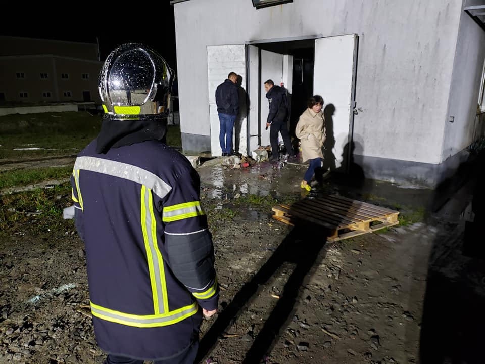 Пожар 4 буквы. Взрыв в Ровенской области. Клевань взрыв. Убийство Поляков в городе Паросля первое Ровенской области фото.