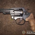 выстрелил в голову студентке