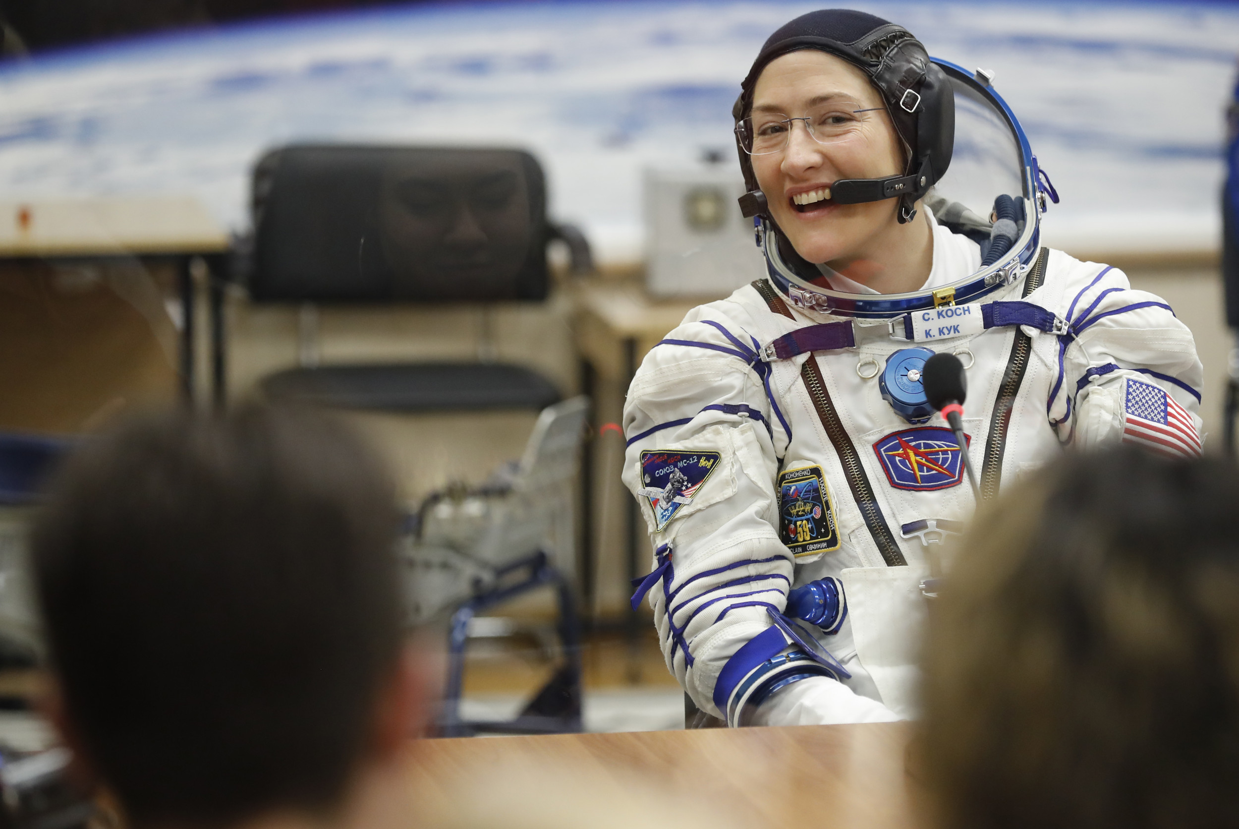 Какая женщина вышла в космос. Астронавт Кук. Женщина астронавт. Женщина космонавт США. Женщины в НАСА.