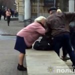 избил ребенка