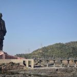 statuja-edinstva-zapechatlevshaja-sardara-vallabhbhaja-patelja-odnogo-iz-ottsov-osnovatelej-indii-v-shtate-gudzharat-indija-31-oktjabrja-2018-godareuters_rect_5708f2f771017d718417f92d9541cbc9