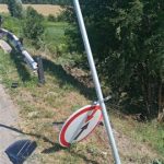 машина упала в озеро